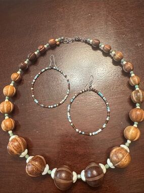Banana Republic Vintage Wooden Bead Necklace w/ unbranded Hoop Earrings